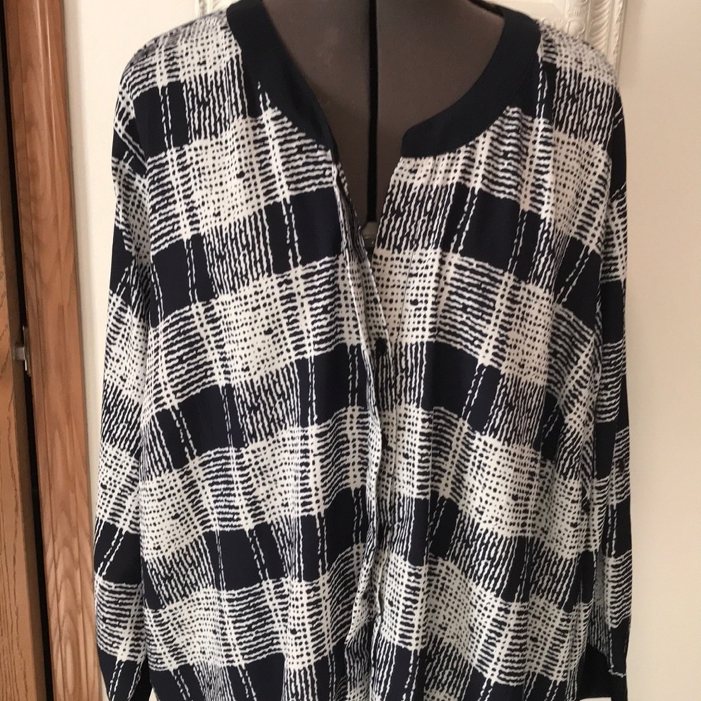 Navy and white blouse. Silky feel. Very stylish - Picture 3 of 5
